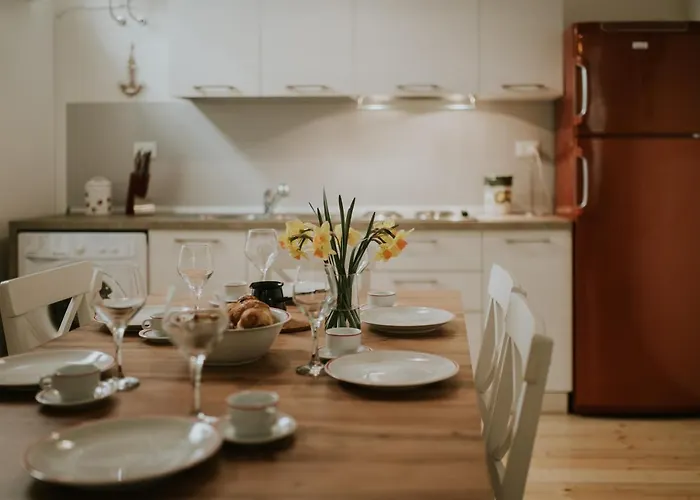 아파트 Ttapartmani 풀라